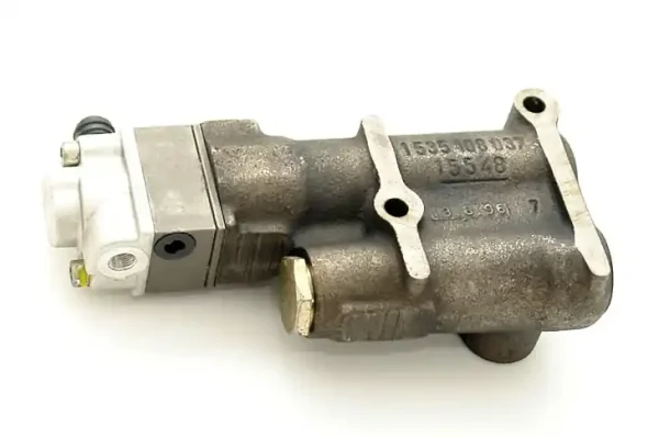 SK0018331-CZ20260306-083332-0-1772757212-size5-PROD023791 Zetor 78.238.901 Ventil brzdový BOSCH Výprodej