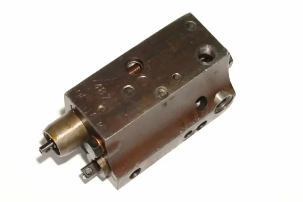 SK0018932-CZ20260306-083332-0-1772757212-size5-PROD027439 4011-8100 Rozvaděč hydrauliky Z-4011,5511 Odeslání Ihned