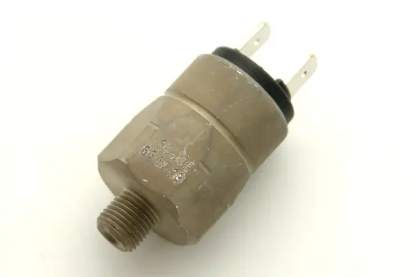 SK0020988-CZ20260306-083332-0-1772757212-size5-PROD035761 Zetor 93-4064 / 93-4675 Spínač tlakový Sezónní Sleva